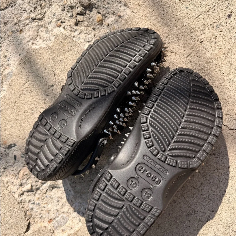 CROCS‎ Black Slip-On Clogs with Silver Spikes